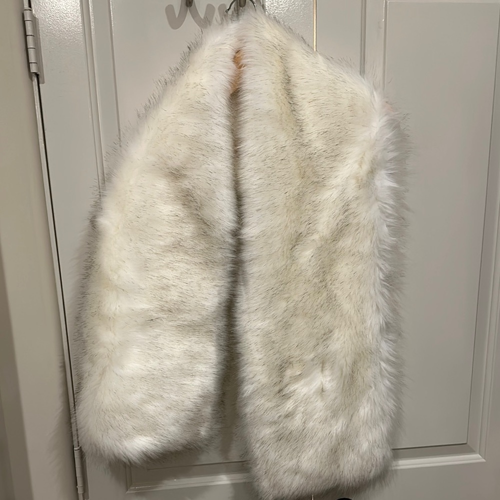 Tulip Bridal White Faux Fur Wrap